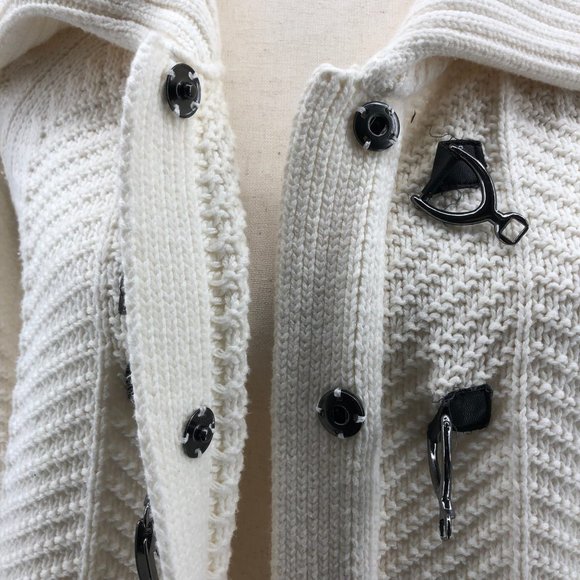 JM Collection White Silver Buckle Cardigan | Loose Fit - Picture 4 of 5